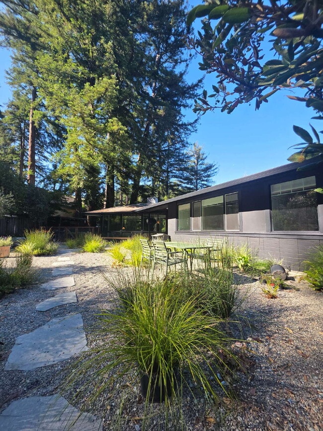 Building Photo - OPEN HOUSE Sat. 6/27 from 2-3PM and Sun. 12-1PM Breathtaking Home offers flexible living with bon... Unit A