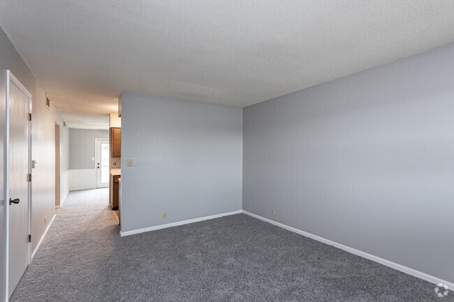 2BR, 1BA - 900 SF - Keeneland Downs Apartments