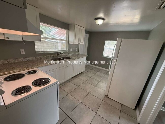 Photo - 3/1 Remodeled Tampa Home- READY FOR IMMEDIATE MOVE IN!!