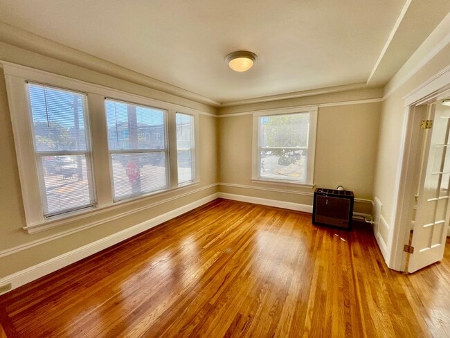 Building Photo - 497 6th Ave Unit 497