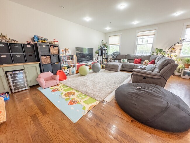 Photo - 9 Montague St