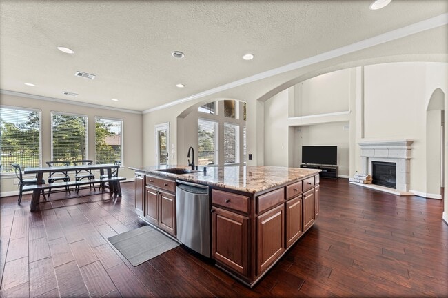 Photo - 10 Cayuga Pond Ct