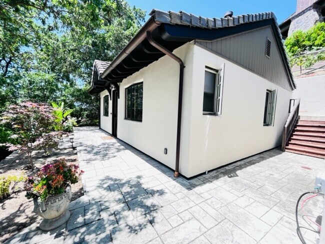 FURNISHED!!! Charming 2BD/1BA Single-Story... - FURNISHED!!! Charming 2BD/1BA Single-Story... Unidad A Rental