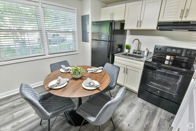 Kitchen - Verona at Middle River Rental