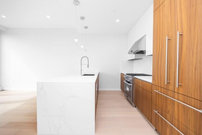 Photo - 35-32 Leavitt St Unit 12B