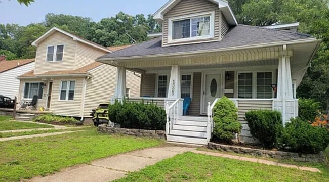 Building Photo - 1525 Wyandotte Ave Rental