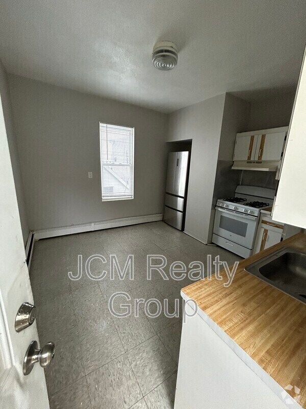 Building Photo - 835 Broadway Unit A2 / 2nd Floor Rental