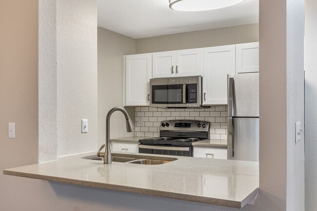 Experience upgraded Lux apartments today! Stainless steel appliances, shaker cabinets, and more! - Village Green Student Housing Rental