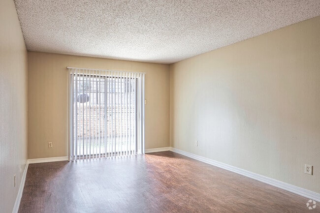 2BR, 2BA - 959SF
