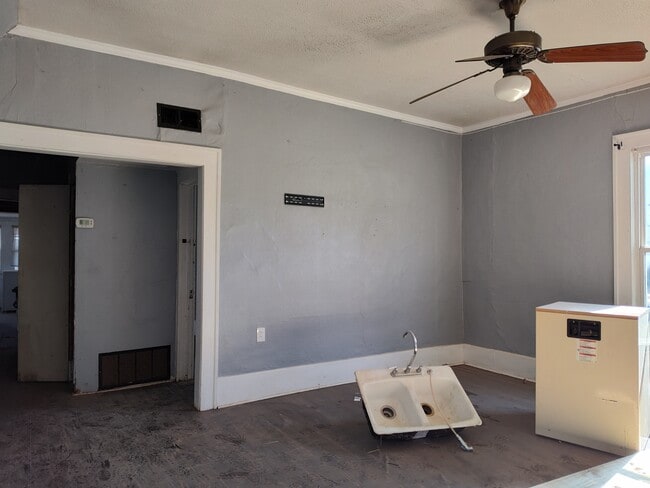 Photo - 323 S West St