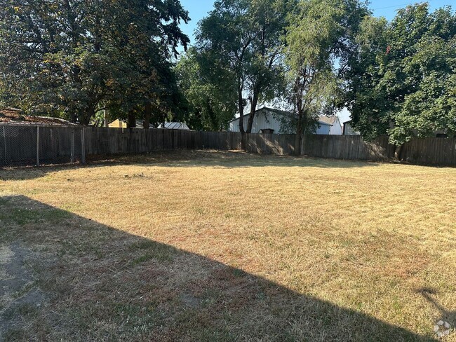 Building Photo - 2 Bed 1 Bath Large Fenced In Lot - Spokane... Rental