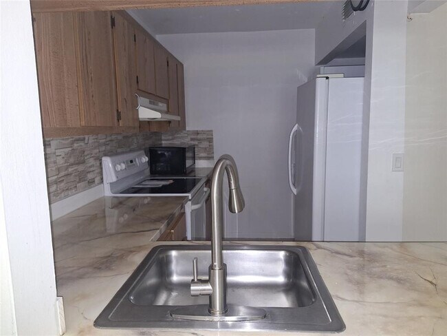 Photo - 10037 Winding Lake Rd Unit 102