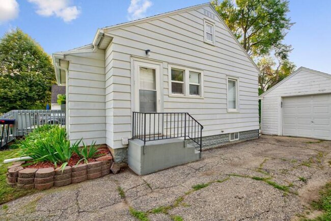 Photo - 1431 1st St SE