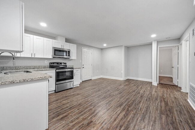Photo - 611 N Pruett St