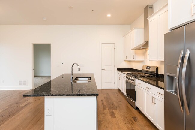 Photo - 6745 Longshore St Unidad 507