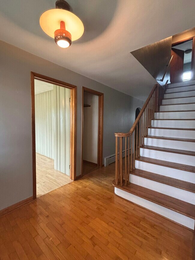 Photo - 2 N Kniffin St