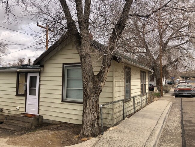 Building Photo - Available soon! Call Stephanie at 307-389-... Rental
