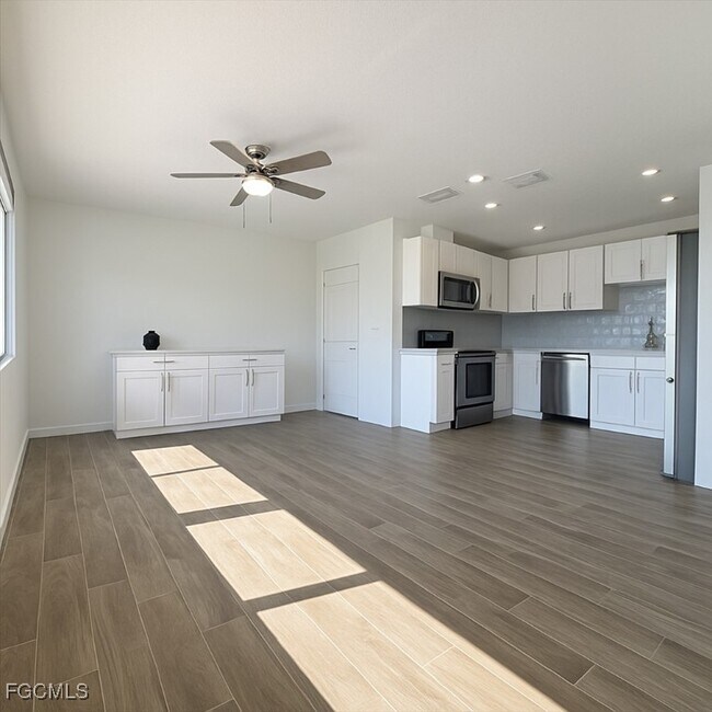 Photo - 1458 Alwynne Dr N