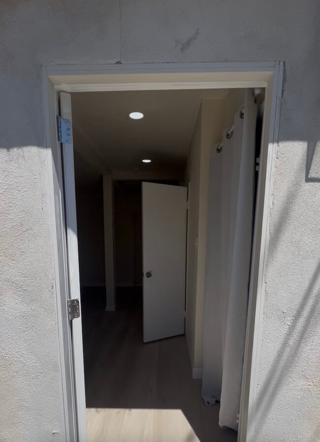 Building Photo - 12224 Beverly Blvd Unit One Bedroom ADU