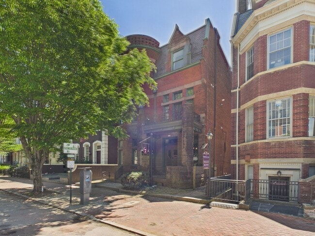 Building Photo - 7 E Franklin St Unit 2