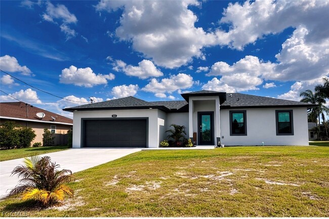 Building Photo - 465 Petite Ave