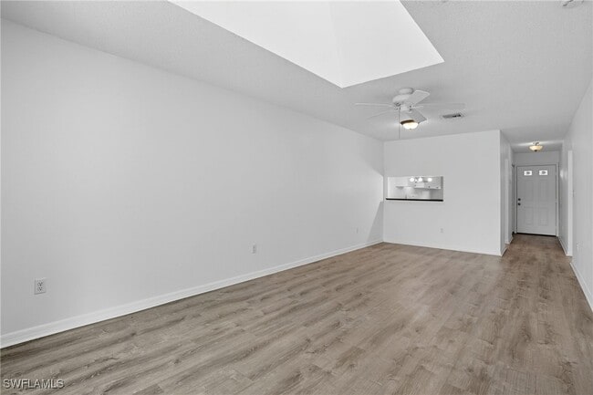 Building Photo - 5361 Treetops Dr Unit S-204