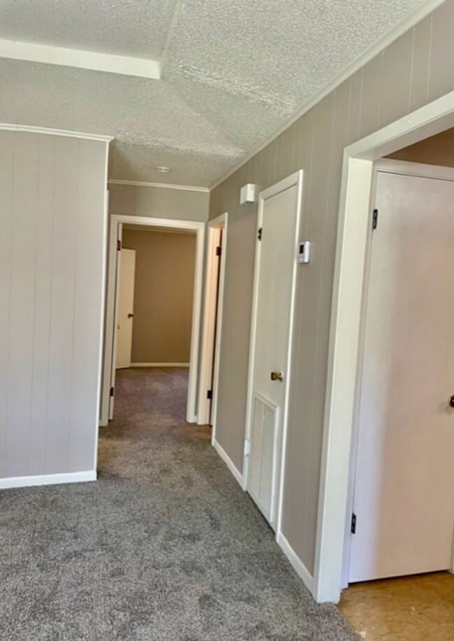 Building Photo - 410-412 N 6th Street Unit 412 N. 6th Street