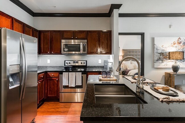 Move In & Save $500 + Get Fees Credited! - Move In & Save $500 + Get Fees Credited! Condo Unit CLL1