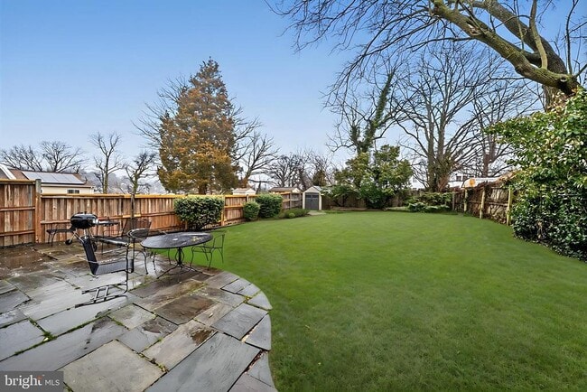 Photo - 813 Delafield St NE