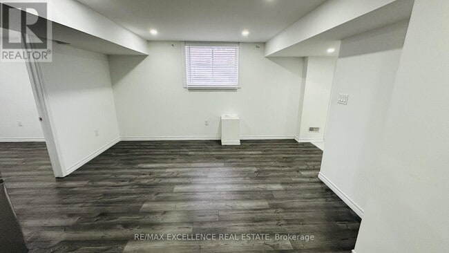 Photo - 128 S Creek Dr