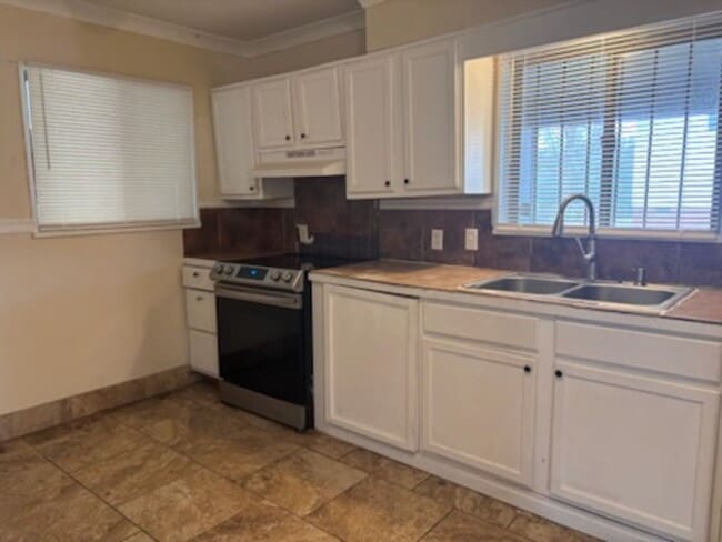 Photo - 1670 Kentwood Dr