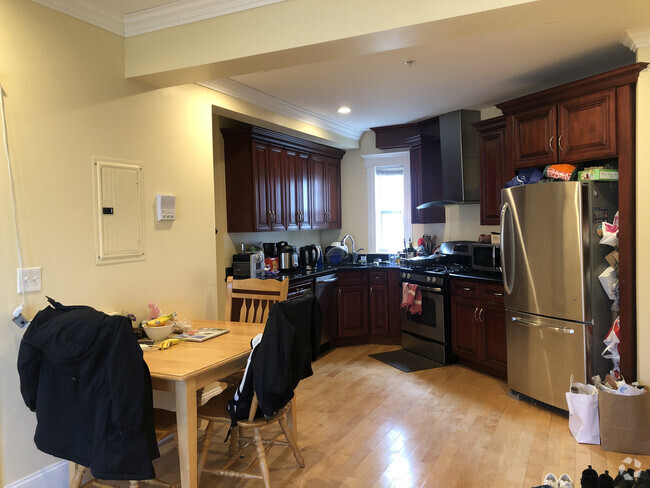 Building Photo - 156 Magazine St Rental