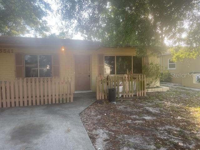Building Photo - 5541 Lown St N Rental