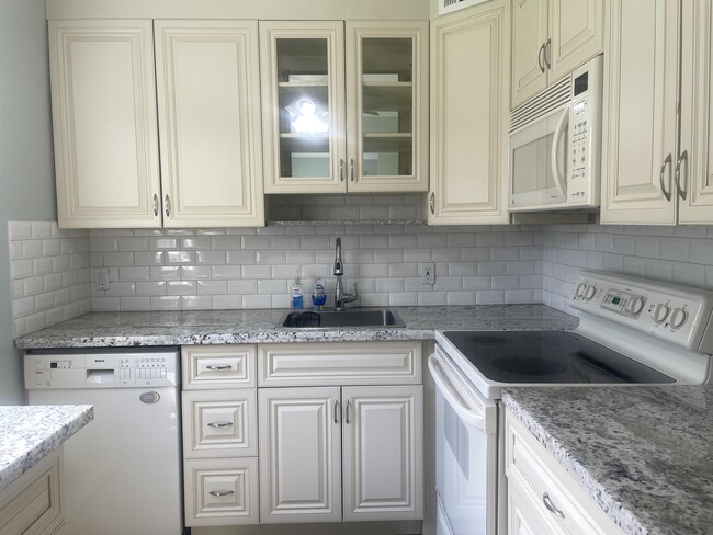 Building Photo - 640 Monaco Ct Unit 640