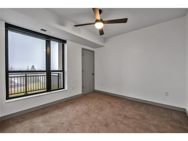 Photo - 640 Wisconsin Ave N Unidad 309