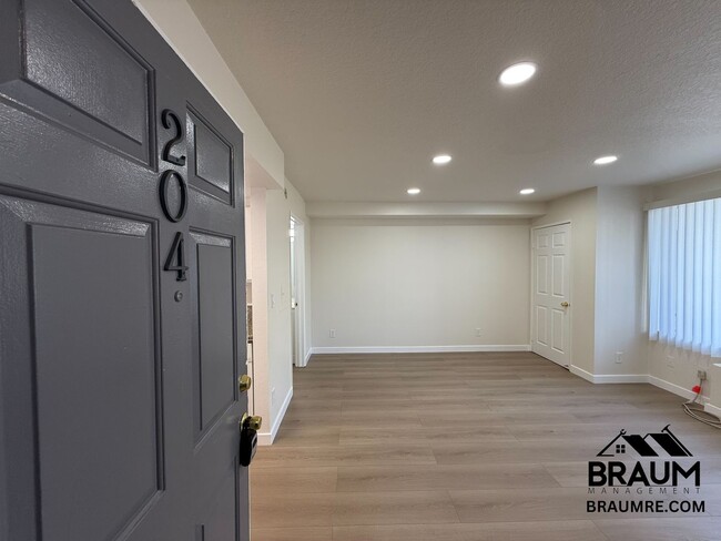 Photo - 5245 Riverton Ave Unit 204