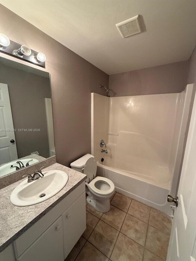 Photo - 4412-4426 26th St SW Unidad 0