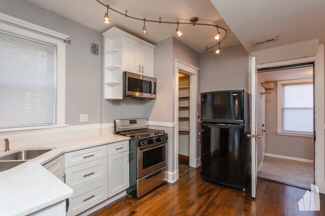 Photo - 3253 N Kenmore Ave Unit 2