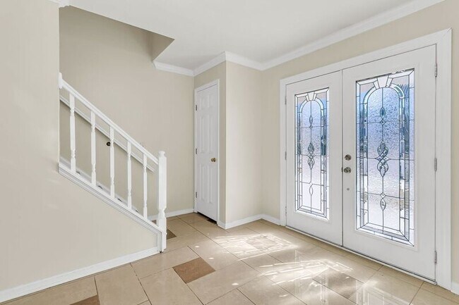 Photo - 121 Sully St