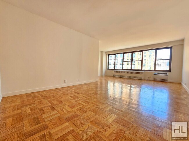 Photo - Top-Floor Alcove Studio Near Union Square Unit PHH00