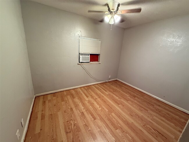 Photo - 4214 Kinne St