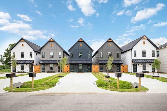 Photo - 8019 Cora St