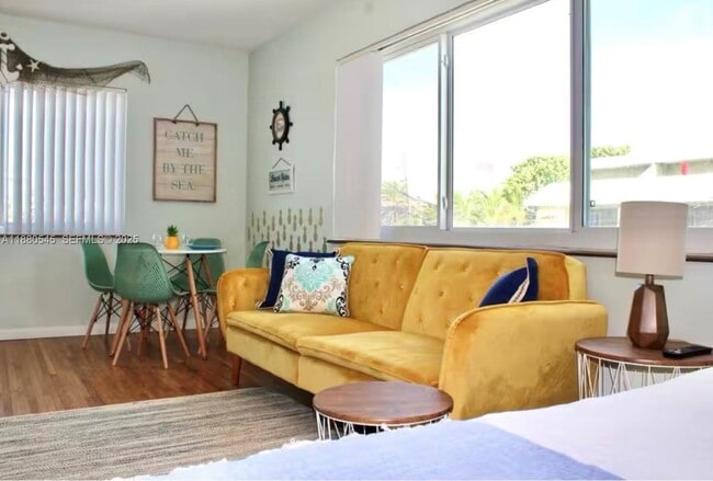 Building Photo - 316 Walnut St Unit 2