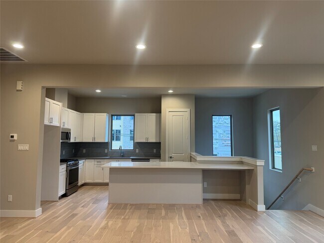 Building Photo - 540 Janisch Rd