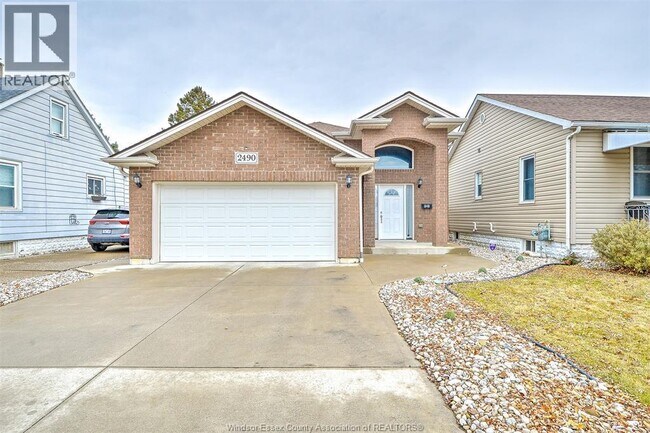 Photo - 2490 Bernard Rd