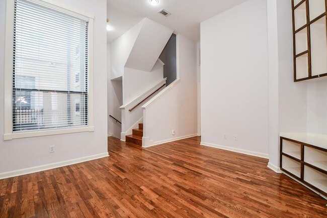 Photo - 2431 Dorrington St