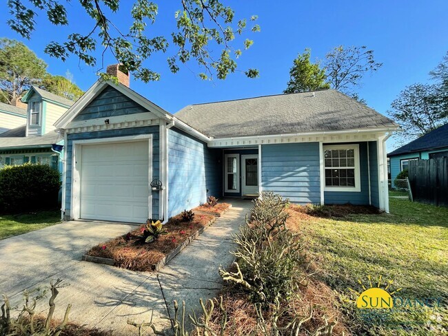 Building Photo - Lovely 2 Bedroom Home in Fort Walton Beach