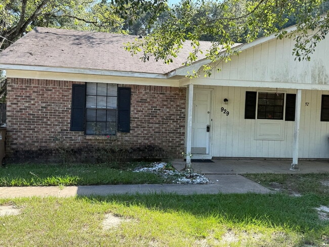 Photo - Freshly painted unit. Positioned along Navco Road, the home offers convenient access to major rou...