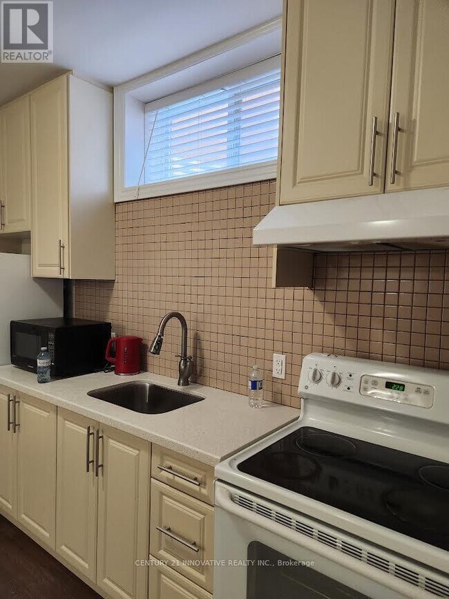 Photo - 33 Scarborough Golf Club Rd