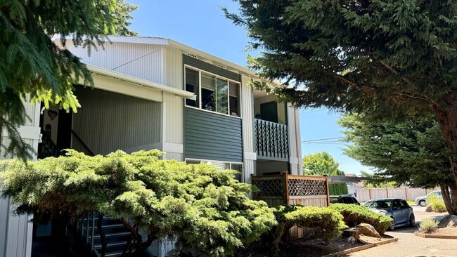 Photo - The Norpoint 8 Apartments